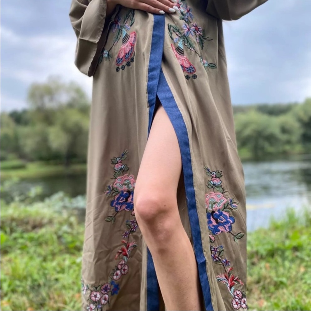 New! Embroidered Floral Kimono Duster - Picture 6 of 9